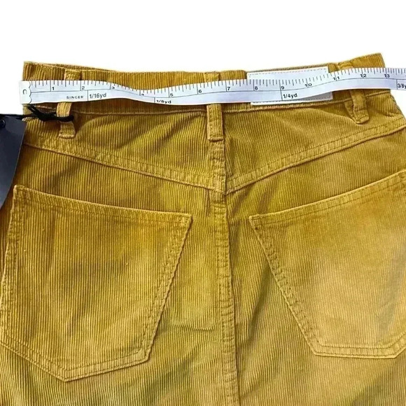 Re/Done 70’s Pocket Mini Skirt in Worn in Mustard, size 24, NWT - Picture 3 of 10